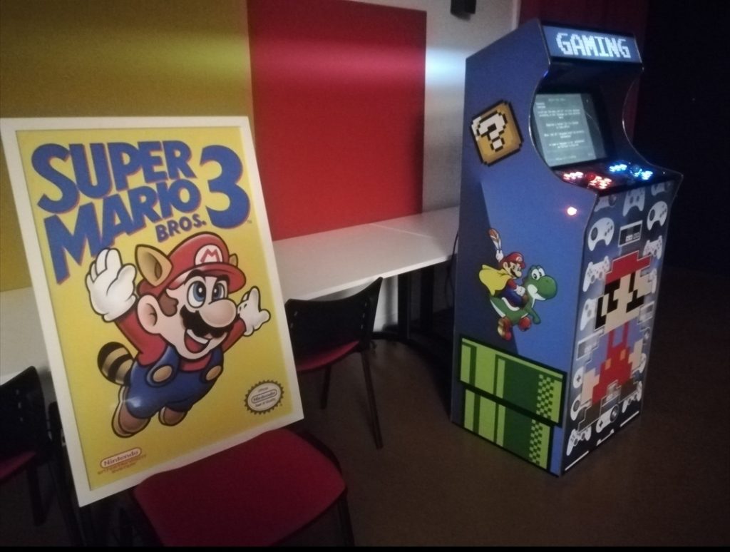 Location décoration de Mario pour vos événements à Marseille sur le thème  geek jeux vidéo - Locagame